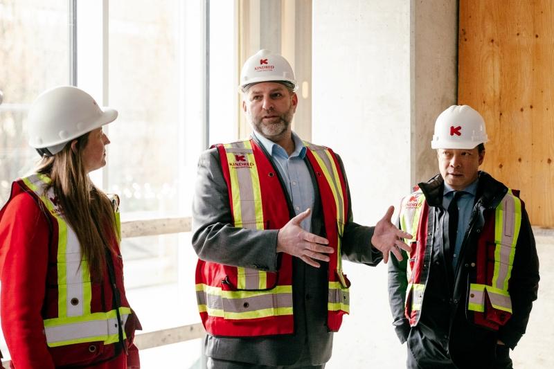(L-R) B.C. Minister of Housing Christine Boyle, Kenny Dempsey, project director at Kindred Construction and Vancouver Mayor Ken Sim. (Courtesy Kindred Construction)