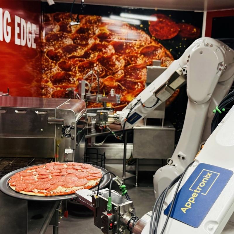 An Appetronix automated pizza machine at the John Glenn Airport in Columbus, Ohio. (Courtesy Appetronix)